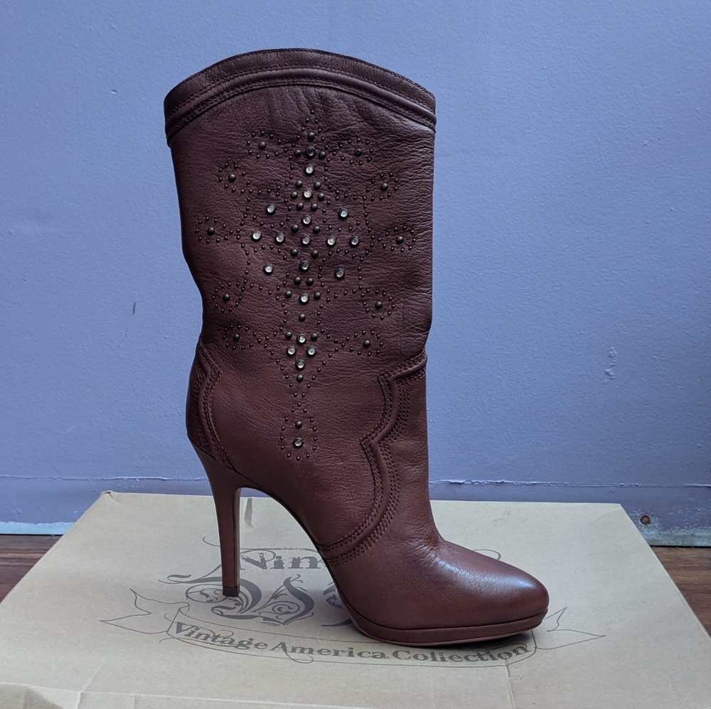 Leather high heal cowgirl with crystals